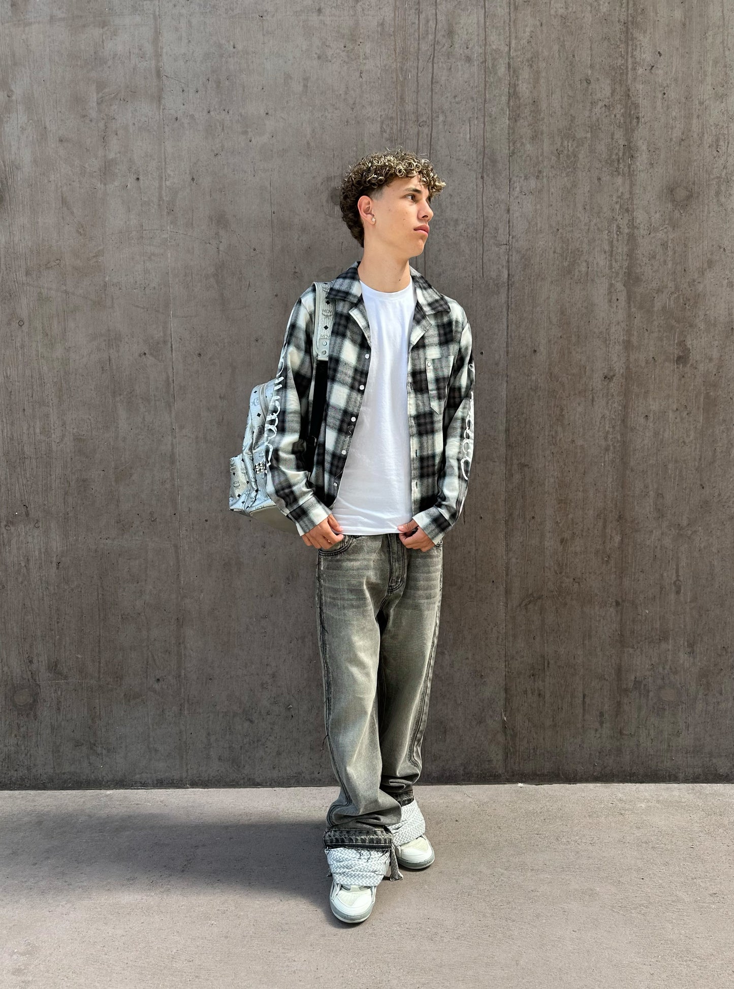 BLACK FLANNEL